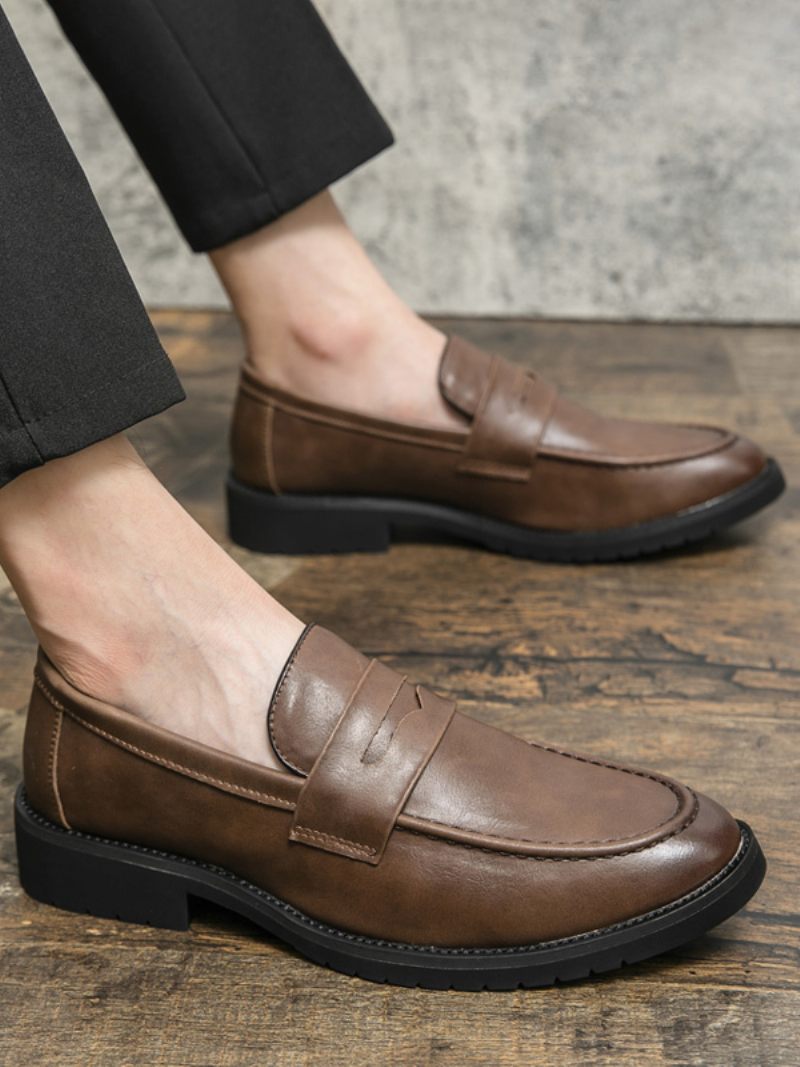 Miesten Prom Loafers Slip-on Pyöreäkärkiset Pu-nahkaiset Loafer-kengät - Kahvinruskea